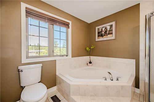 4 Piece ensuite with soaker tub - 5255 Dryden Avenue, Burlington, ON - Indoor Photo Showing Bathroom
