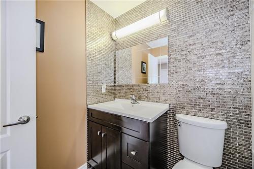 4 piece bath wth custom backsplash wall - 5255 Dryden Avenue, Burlington, ON - Indoor Photo Showing Bathroom