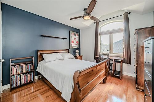 spacious 3rd bedroom, shelf above bed  included. - 5255 Dryden Avenue, Burlington, ON - Indoor Photo Showing Bedroom