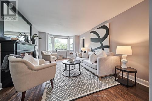 1073 King Street E, Oshawa, ON - Indoor Photo Showing Living Room