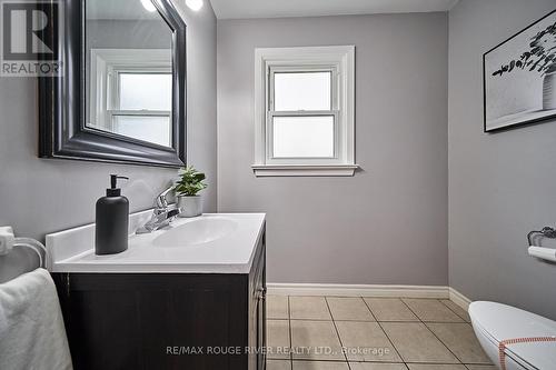 1073 King Street E, Oshawa, ON - Indoor Photo Showing Bathroom