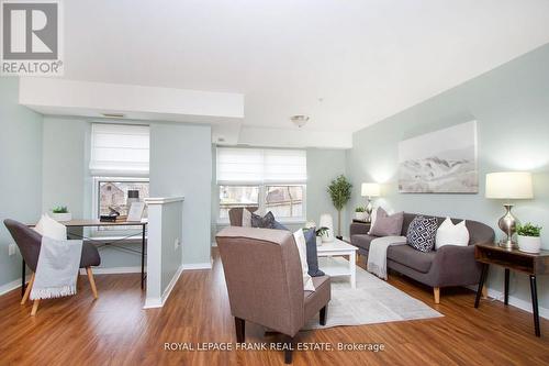 108 - 8 Huron Street, Kawartha Lakes, ON - Indoor Photo Showing Living Room