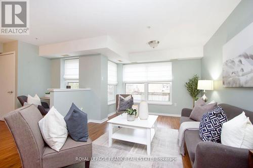 108 - 8 Huron Street, Kawartha Lakes, ON - Indoor Photo Showing Living Room