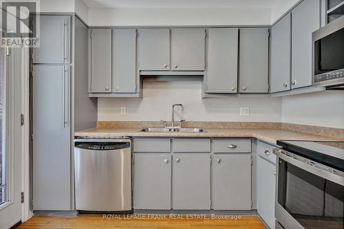 905 Cumberland Avenue, Peterborough (Northcrest), ON - Indoor Photo Showing Kitchen With Double Sink