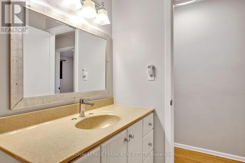 905 Cumberland Avenue, Peterborough, ON - Indoor Photo Showing Bathroom