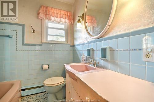 940 Dolson Road, Essex, ON - Indoor Photo Showing Bathroom
