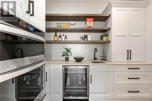 2106 Tokala Trail Trail, London, ON - Indoor Photo Showing Kitchen