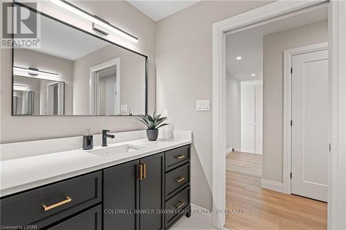 2106 Tokala Trail Trail, London, ON - Indoor Photo Showing Bathroom