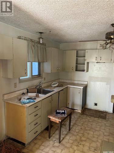 1228 Wallace Street, Regina, SK - Indoor Photo Showing Kitchen