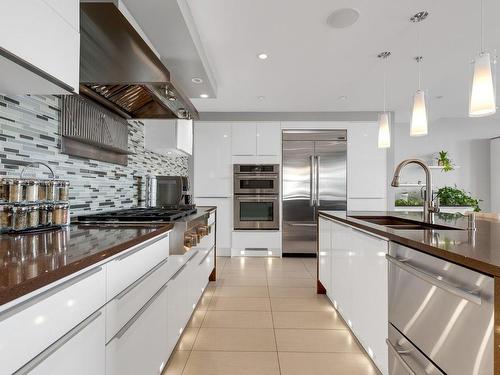 Cuisine - 1102-2875 Av. Du Cosmodôme, Laval (Chomedey), QC - Indoor Photo Showing Kitchen With Upgraded Kitchen