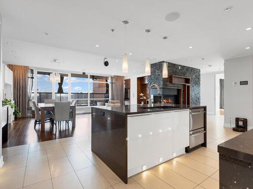 Cuisine - 1102-2875 Av. Du Cosmodôme, Laval (Chomedey), QC - Indoor Photo Showing Kitchen With Upgraded Kitchen