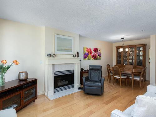 306-1063 Southgate St, Victoria, BC - Indoor Photo Showing Living Room With Fireplace