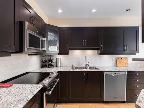 306-1063 Southgate St, Victoria, BC - Indoor Photo Showing Kitchen With Double Sink With Upgraded Kitchen