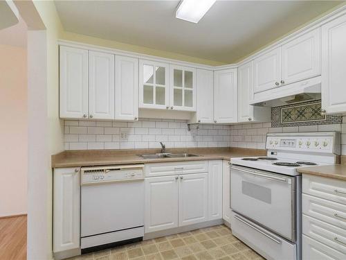 305-1665 Oak Bay Ave, Victoria, BC - Indoor Photo Showing Kitchen With Double Sink