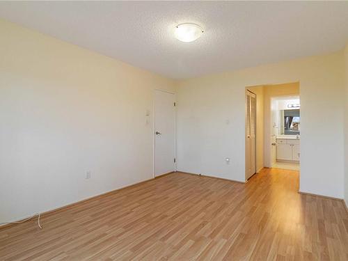 305-1665 Oak Bay Ave, Victoria, BC - Indoor Photo Showing Other Room