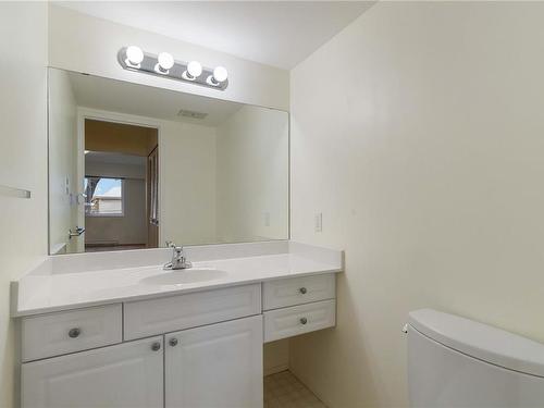 305-1665 Oak Bay Ave, Victoria, BC - Indoor Photo Showing Bathroom