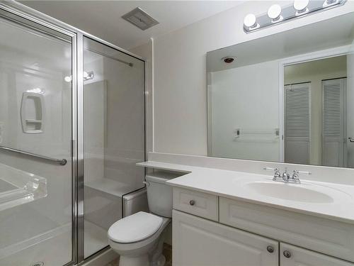 305-1665 Oak Bay Ave, Victoria, BC - Indoor Photo Showing Bathroom