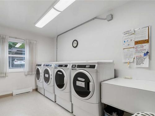 305-1665 Oak Bay Ave, Victoria, BC - Indoor Photo Showing Laundry Room
