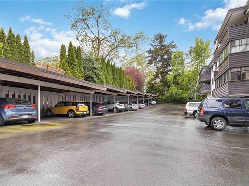 305-1665 Oak Bay Ave, Victoria, BC - Outdoor