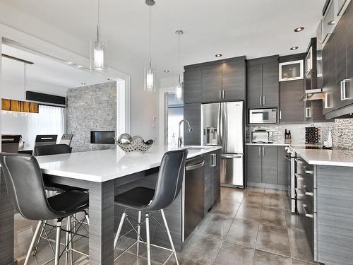 Cuisine - 3890 Rue La Fredière, Longueuil (Saint-Hubert), QC - Indoor Photo Showing Kitchen With Upgraded Kitchen