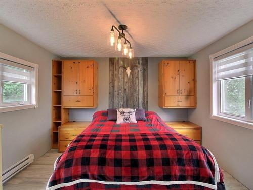 Chambre Ã  coucher principale - 207 Ch. De La Baie-De-La-Paix, Val-D'Or, QC - Indoor Photo Showing Bedroom