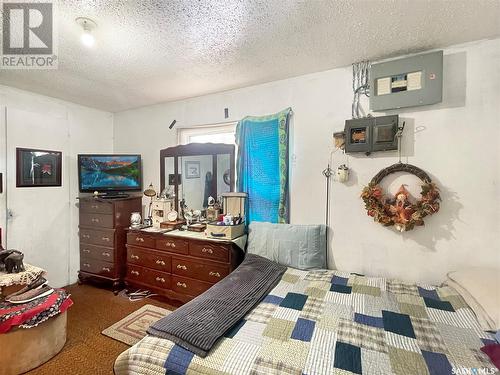 902 109Th Street, North Battleford, SK - Indoor Photo Showing Bedroom
