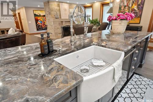 331 Gustin Crescent, Saskatoon, SK - Indoor Photo Showing Kitchen