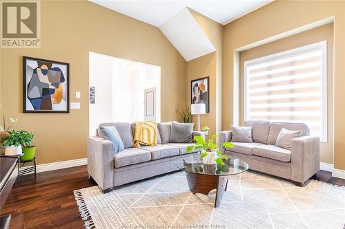 1505 Monticello, Windsor, ON - Indoor Photo Showing Living Room