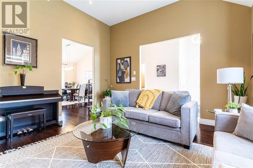 1505 Monticello, Windsor, ON - Indoor Photo Showing Living Room