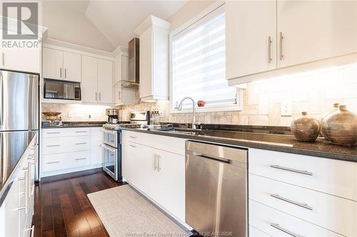 1505 Monticello, Windsor, ON - Indoor Photo Showing Kitchen With Upgraded Kitchen