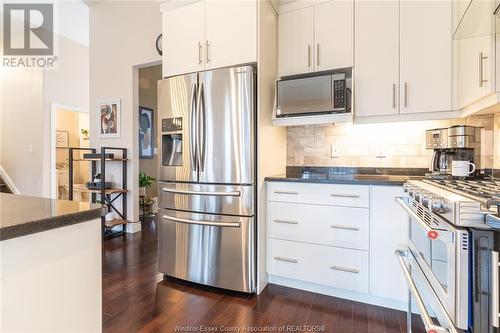 1505 Monticello, Windsor, ON - Indoor Photo Showing Kitchen With Upgraded Kitchen