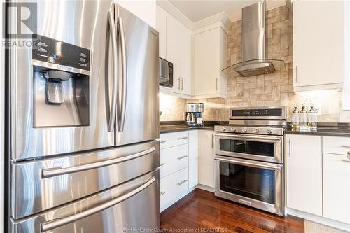 1505 Monticello, Windsor, ON - Indoor Photo Showing Kitchen With Upgraded Kitchen