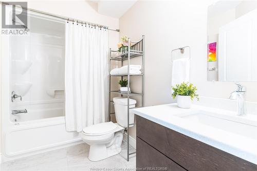 1505 Monticello, Windsor, ON - Indoor Photo Showing Bathroom