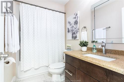 1505 Monticello, Windsor, ON - Indoor Photo Showing Bathroom