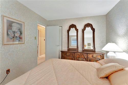 113 Folkestone Avenue, Hamilton, ON - Indoor Photo Showing Bedroom