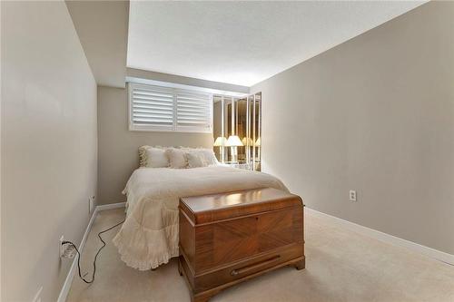 113 Folkestone Avenue, Hamilton, ON - Indoor Photo Showing Bedroom