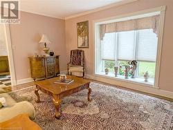 Living room with bay window - 