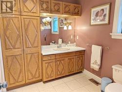 Primary bedroom ensuite - 