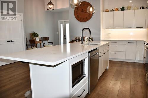 207 Essex Street, Sarnia, ON - Indoor Photo Showing Kitchen With Upgraded Kitchen