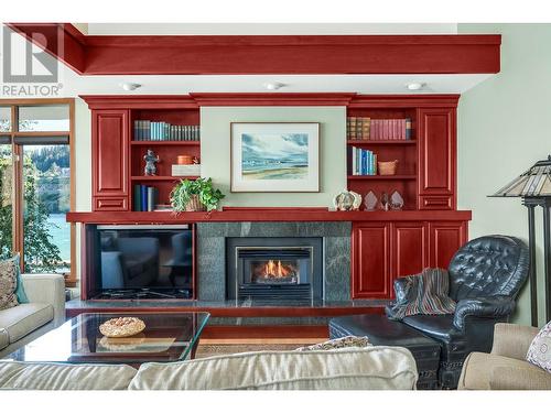 17211 Thomson Road Lot# 6, Lake Country, BC - Indoor Photo Showing Living Room With Fireplace