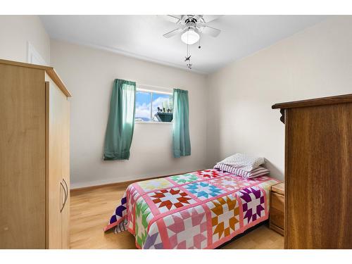 311 10Th Avenue N, Creston, BC - Indoor Photo Showing Bedroom
