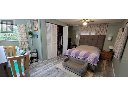 8749 6 Highway, Silverton, BC - Indoor Photo Showing Bedroom