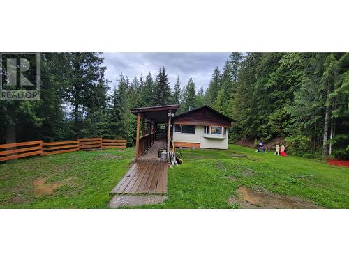 8749 6 Highway, Silverton, BC - Outdoor