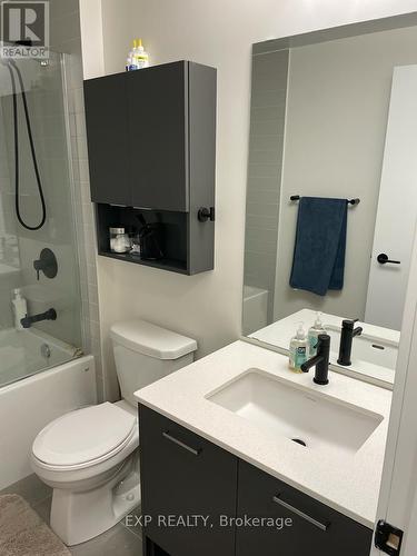 527 - 2300 St Clair Avenue W, Toronto (Junction Area), ON - Indoor Photo Showing Bathroom