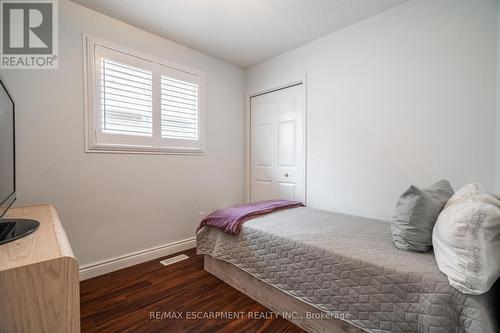 663 Acadia Drive, Hamilton, ON - Indoor Photo Showing Bedroom
