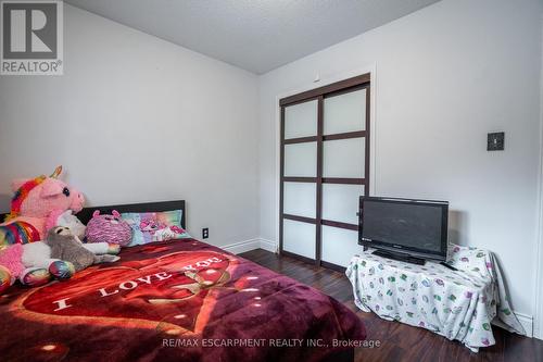 663 Acadia Drive, Hamilton, ON - Indoor Photo Showing Bedroom