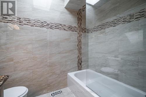 663 Acadia Drive, Hamilton, ON - Indoor Photo Showing Bathroom