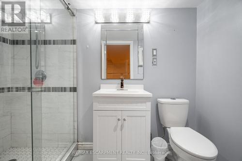 663 Acadia Drive, Hamilton, ON - Indoor Photo Showing Bathroom