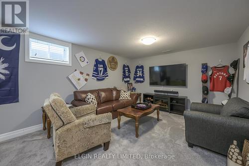 7 Fox Hollow Court, St. Thomas, ON - Indoor Photo Showing Living Room