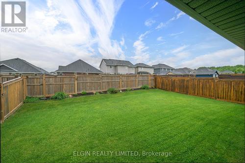 7 Fox Hollow Court, St. Thomas, ON - Outdoor With Backyard